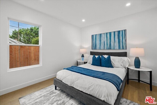 Building Photo - 5815 Saloma Ave