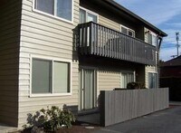 Building Photo - Close-in SE: Garden Level 1 Bdr w/ DW, Pri...