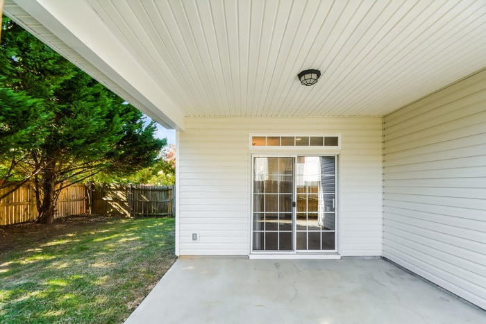 Building Photo - 8879 Elizabeth Dr