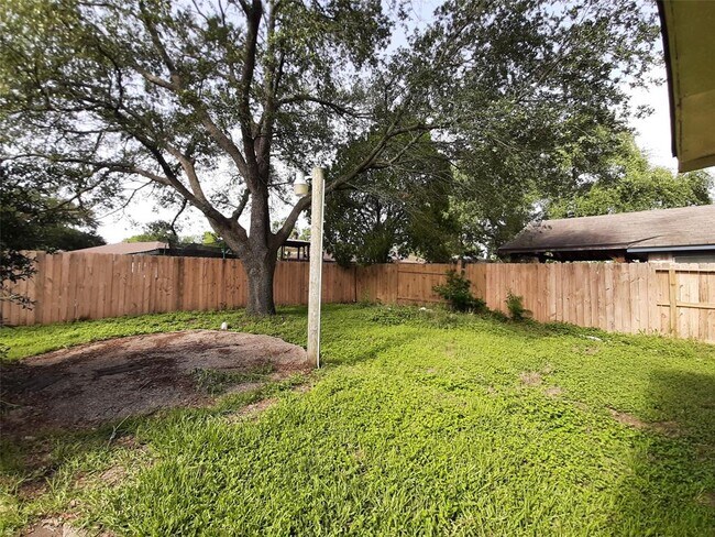 Building Photo - 16807 Rockstone
