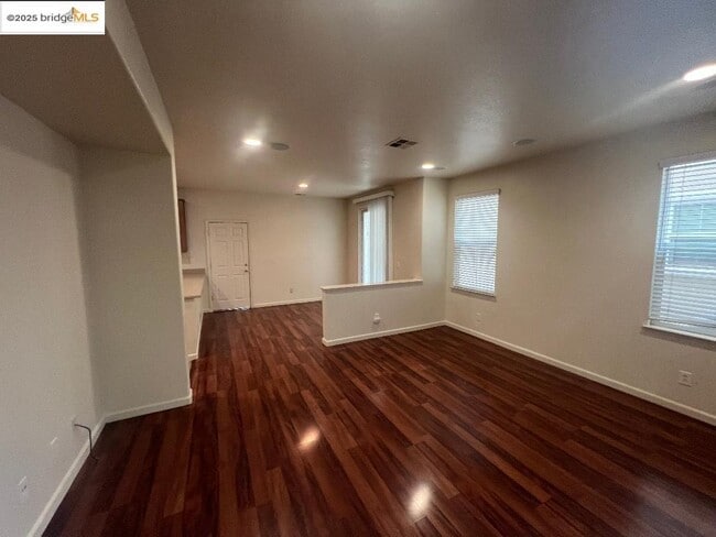 Building Photo - 201 Whimbrel Cir