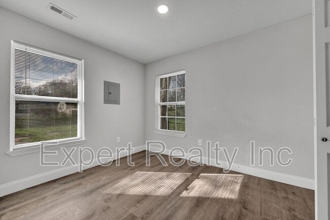 Building Photo - 532 Athens Ct