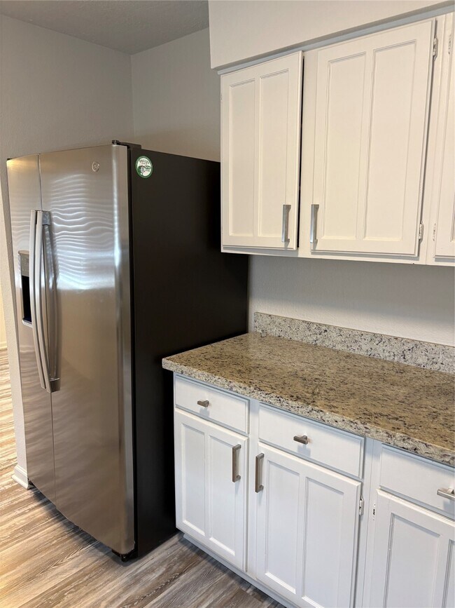 Building Photo - 4615 Roserock Ln