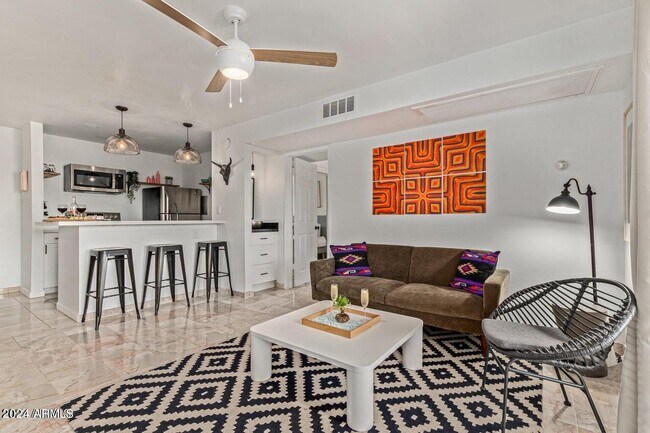 Building Photo - 8055 Thomas Rd