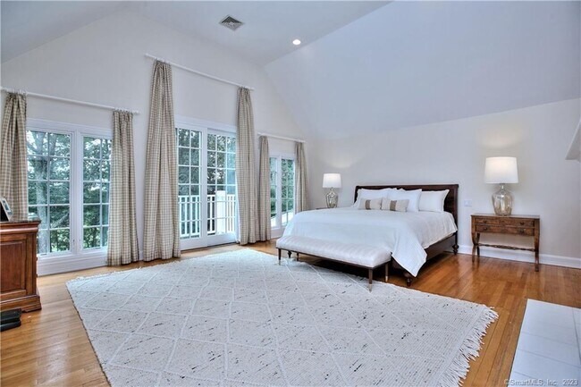 Building Photo - 30 Soundview Farm Rd