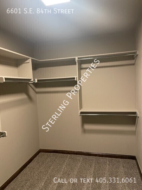 Building Photo - 6601 SE 84th St