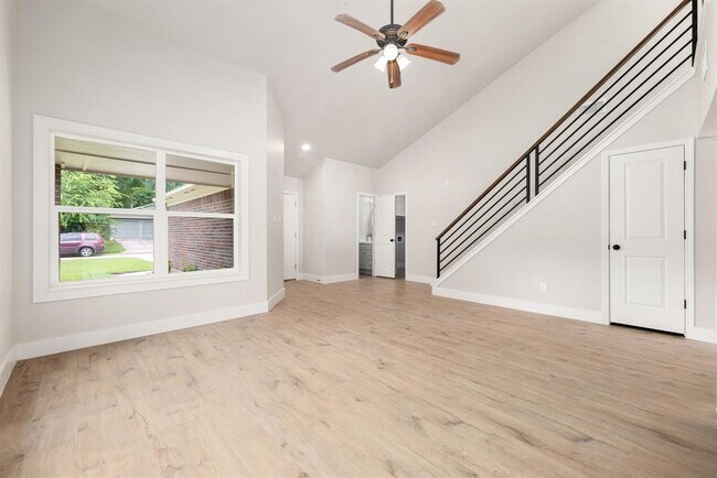 Building Photo - 90 W High Oaks Cir