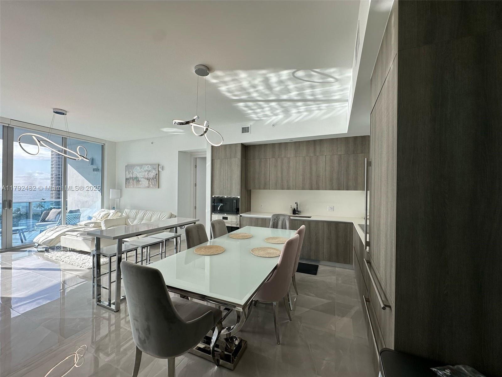 Building Photo - 17550 Collins Ave