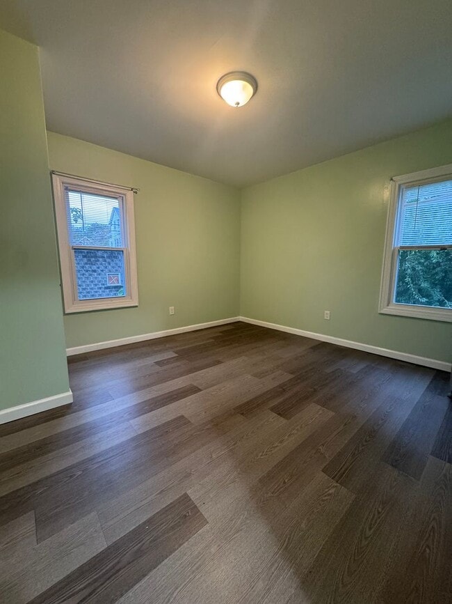 Building Photo - Kenyon Street