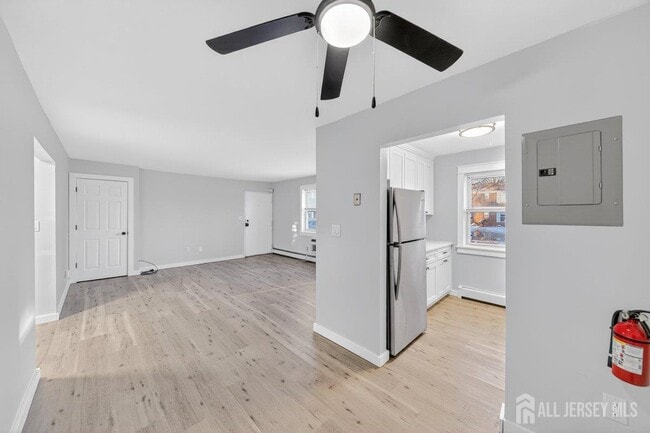 Building Photo - 289 Main St