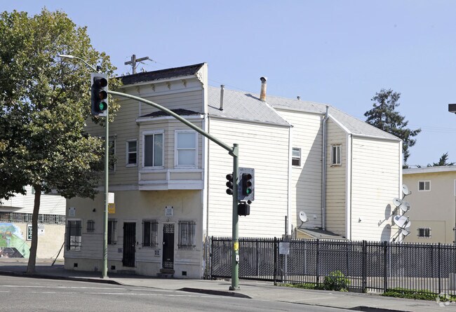 Primary Photo - 8500 International Blvd