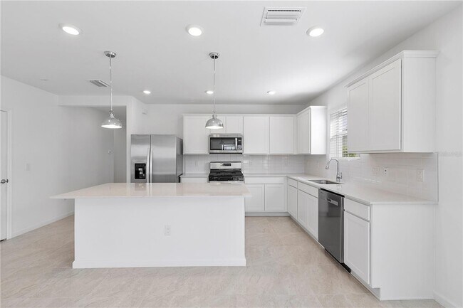 Building Photo - 42392 Cascade Dr