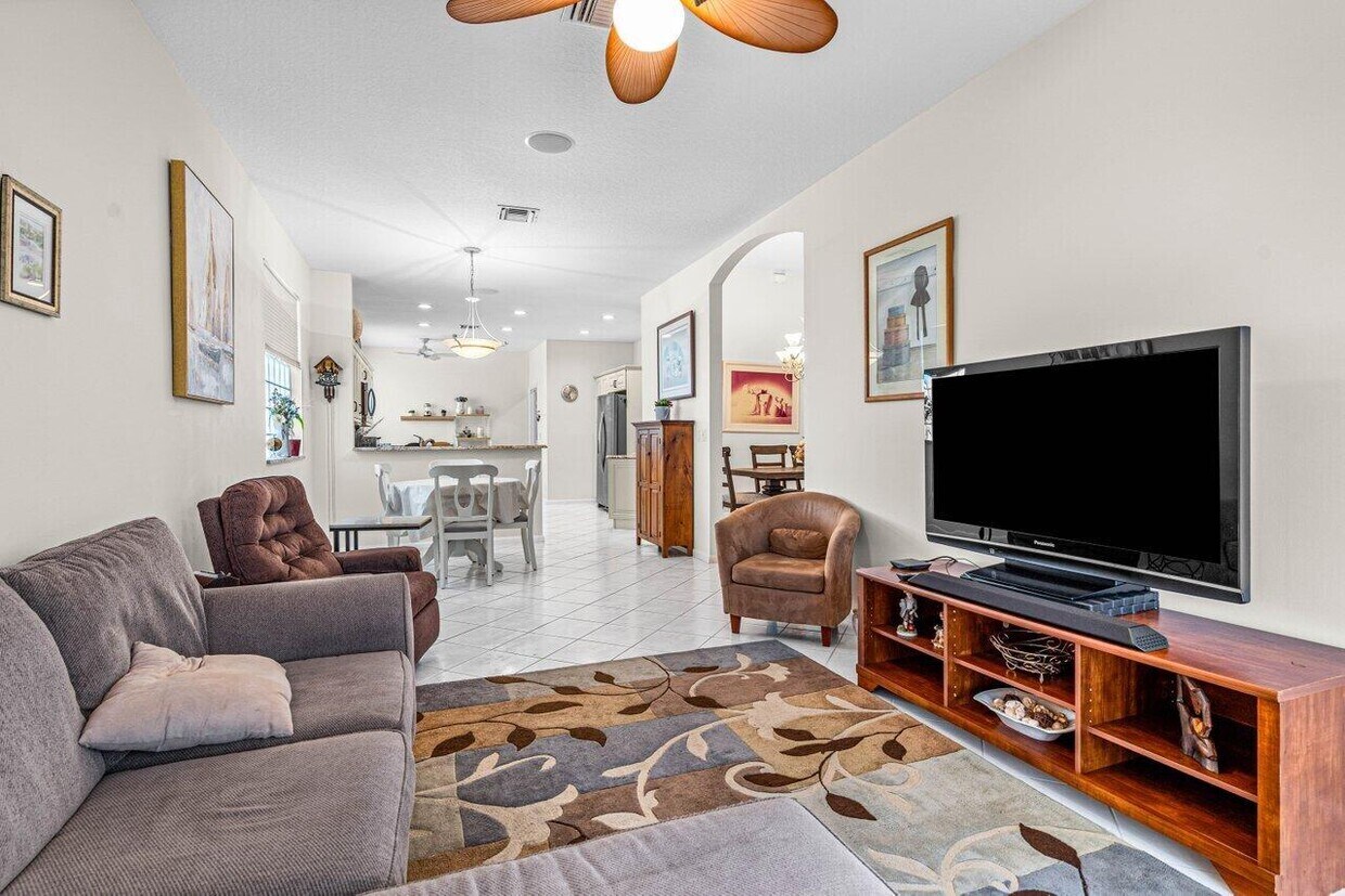 Building Photo - 9756 Arbor View Dr S
