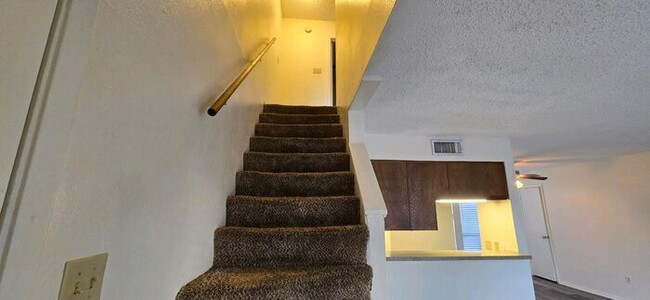 Building Photo - Tour Today! Newly Updated 2/1.5 Townhome i...