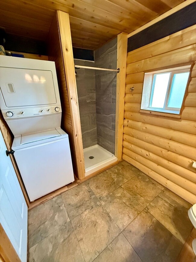 Building Photo - 2bd Home for Rent in Fairbanks!
