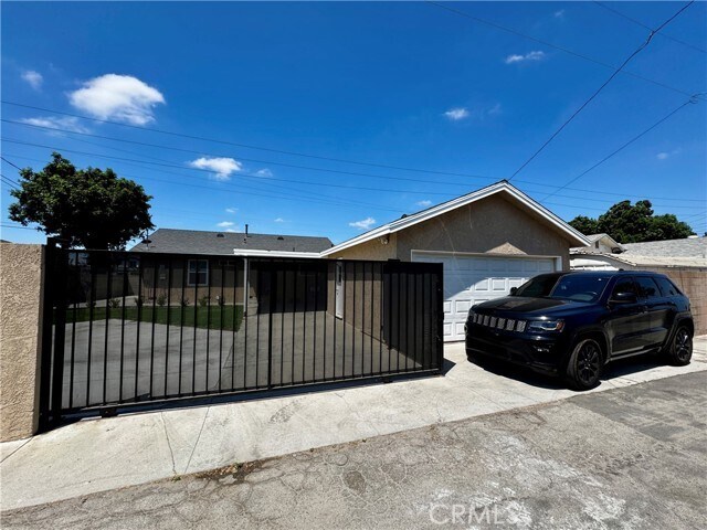 Building Photo - 14414 Studebaker Rd
