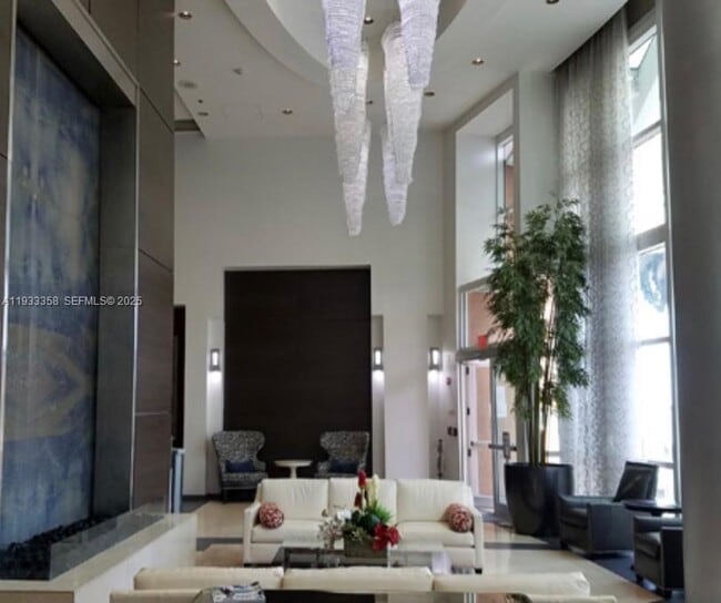 Building Photo - 1155 Brickell Bay Dr