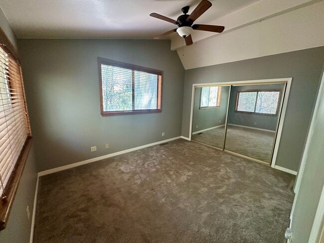 Building Photo - Charming 3 Bedroom 2 Bathroom Home Off Tyl...