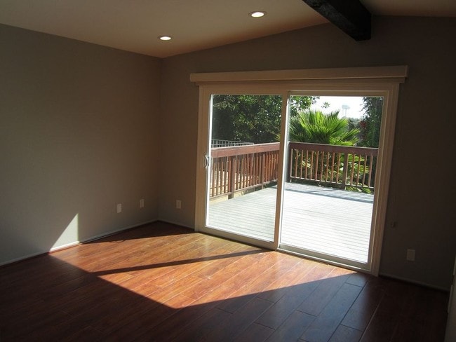 Upper Floor Master Bedroom - 306 Larsson St