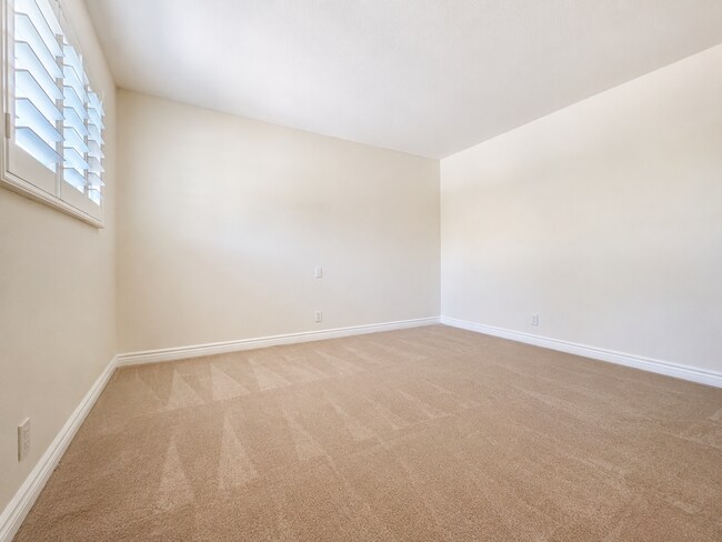 Building Photo - 404 Garda Ave