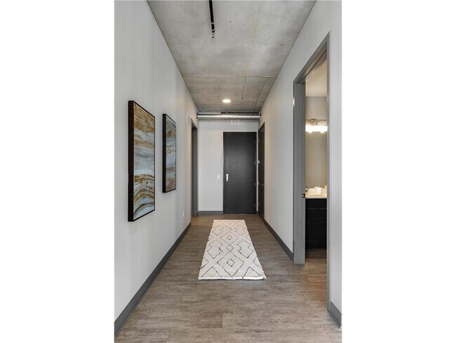 Building Photo - 315 1st Ave NE