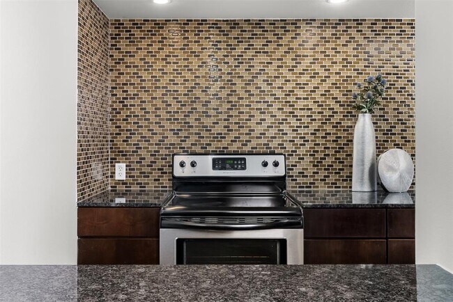 Building Photo - 2200 Dickson Dr