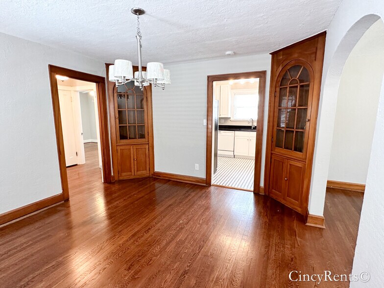 Building Photo - 3434 Ault View Ave