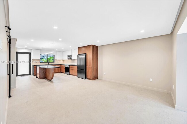 Building Photo - 2211 NE 122nd St