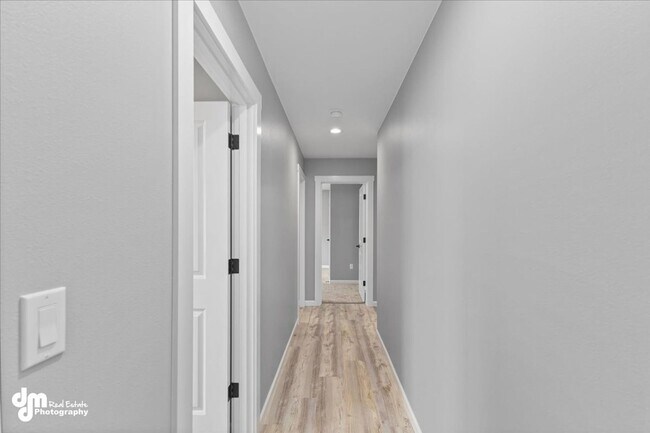 Building Photo - 550 W Galway Dr