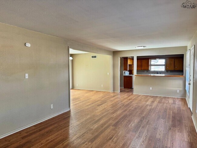 Building Photo - 703 Pecan St