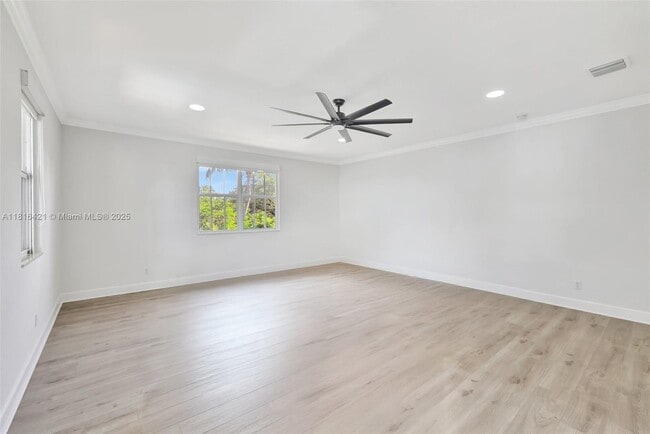 Building Photo - 600 SW 8th St