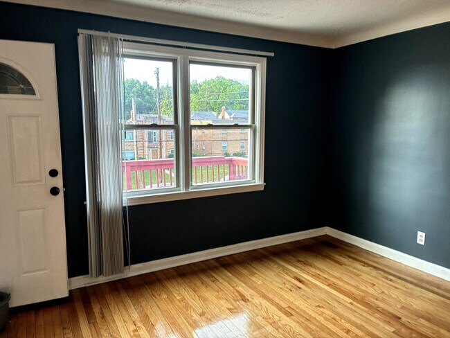 Building Photo - 2345 Losantiville Ave