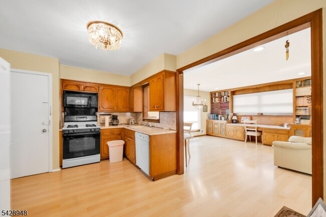 Building Photo - 204 Tryon Pl