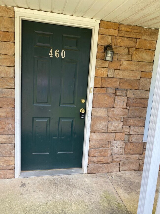 Building Photo - Great 2 bedroom townhome community located near downtown Dallas