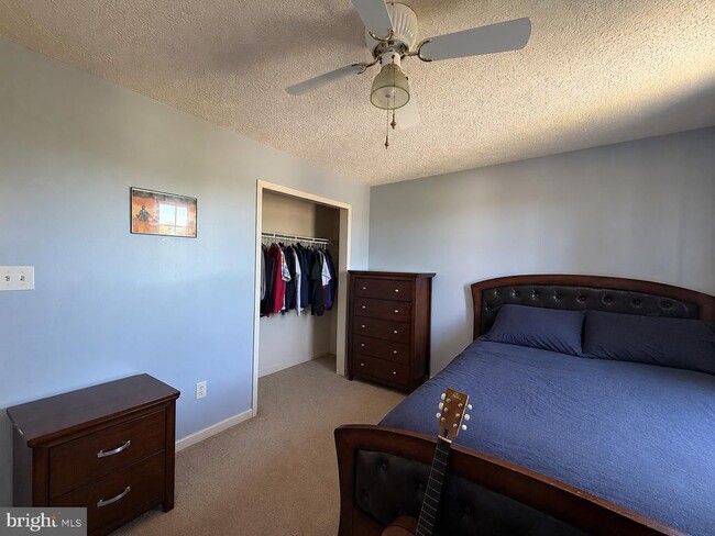 Building Photo - 407 Tamarack Cir