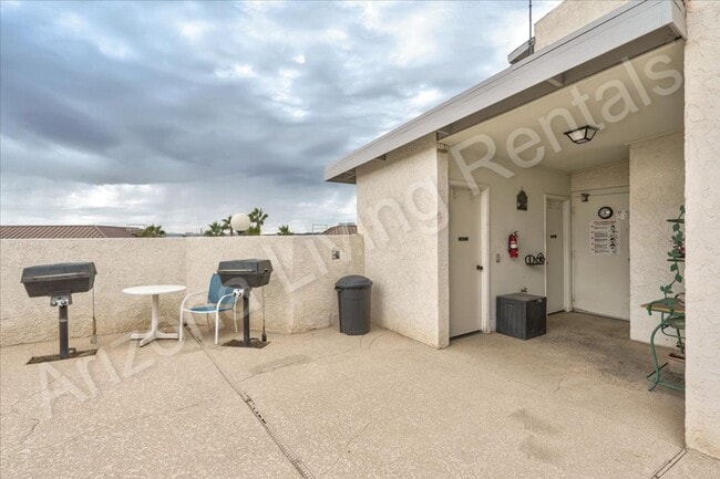 Building Photo - CONDO WITH POOL AND GARAGE