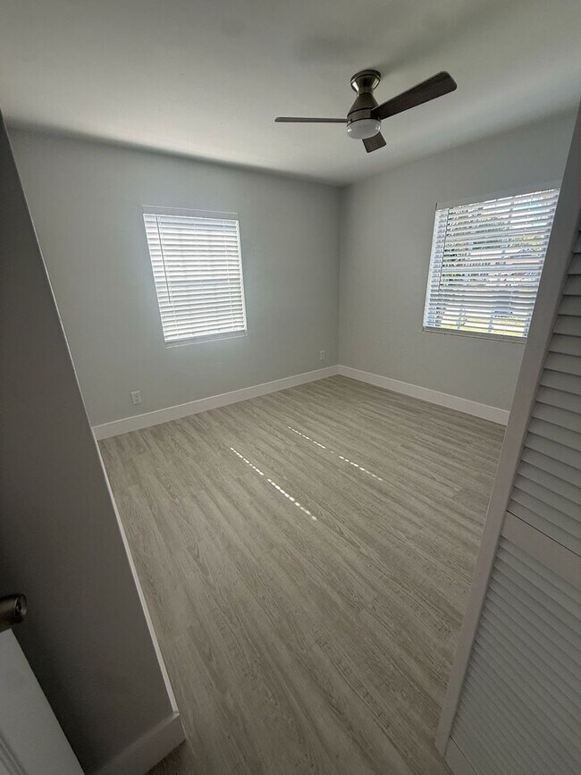 Building Photo - Renovated 4/3 Home ready to move in!