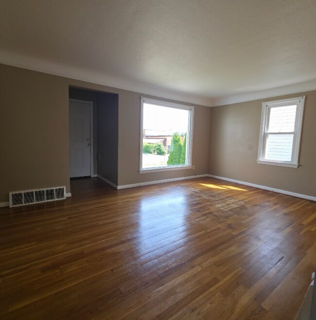 Building Photo - Single Family Home 3 beds 1 bath Available Now!