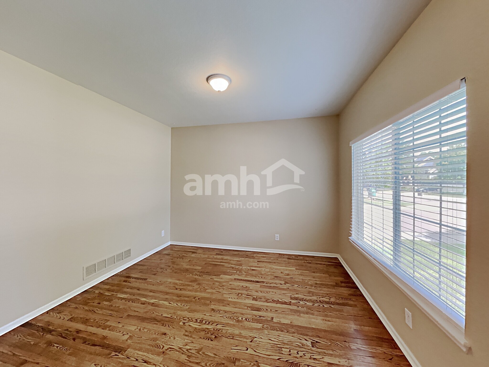 Building Photo - 5604 Spruce Ave