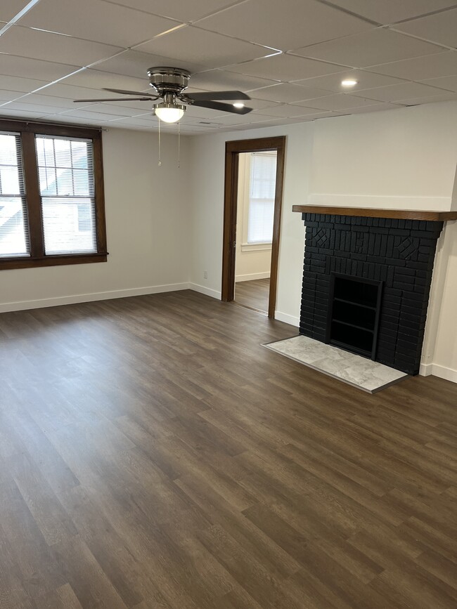 Building Photo - 321 Waitman St