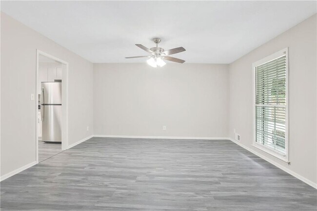 Building Photo - 3325 Kingfisher Dr