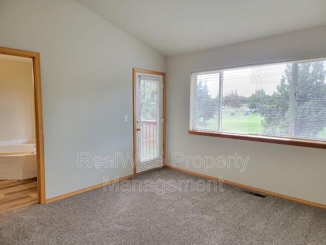 Building Photo - 1085 Golden Pheasant Dr