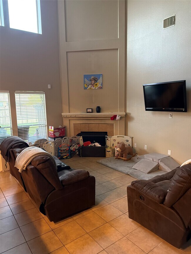 Building Photo - 2311 Diamond Springs Dr