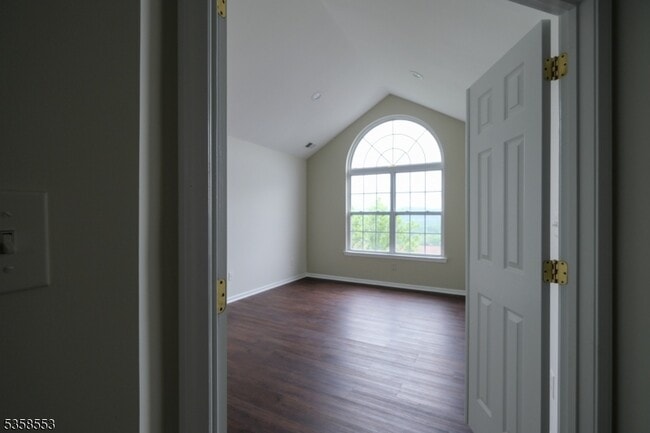 Building Photo - 1611 Vista Terrace