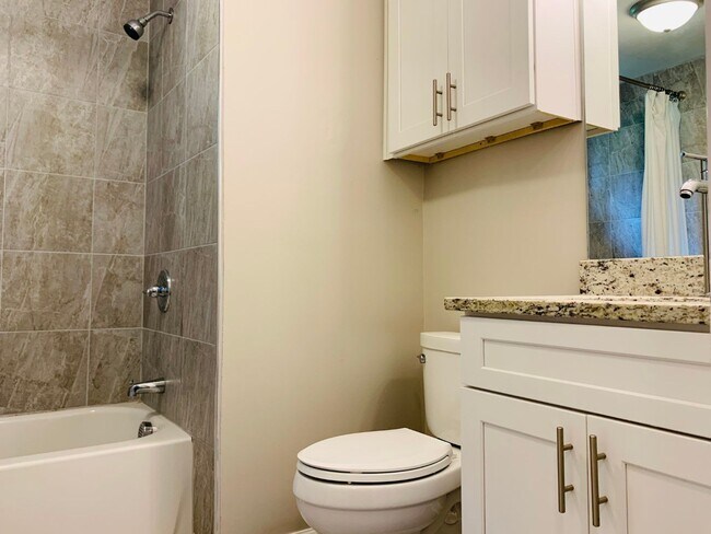 Building Photo - Wow! Grant Park Location! 3 bed, 2 bath, h...