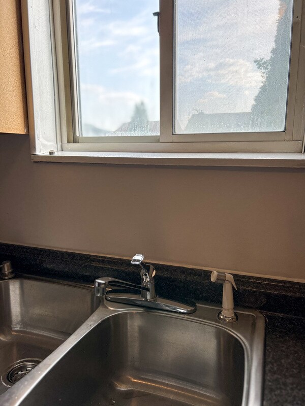 Building Photo - 1404 Wareman Ave