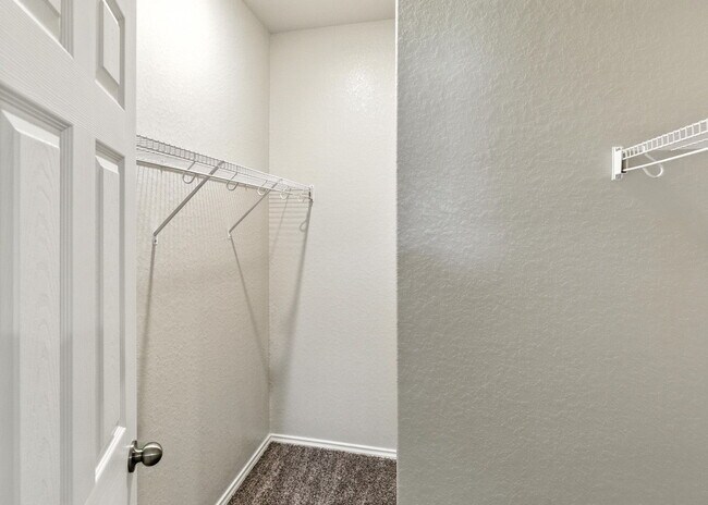 Building Photo - Immaculate 3BR/2BA Home Featuring Open-Con...
