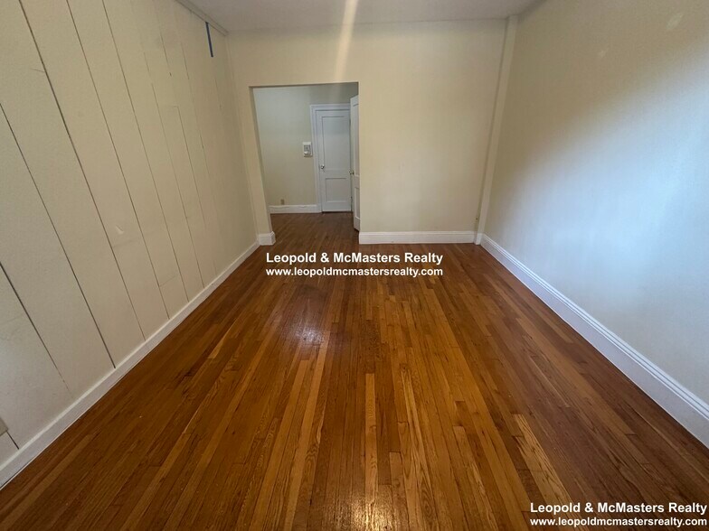 Building Photo - 76 Dunboy St