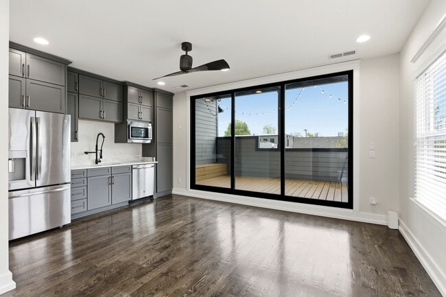 Building Photo - 1708B 15th Ave S