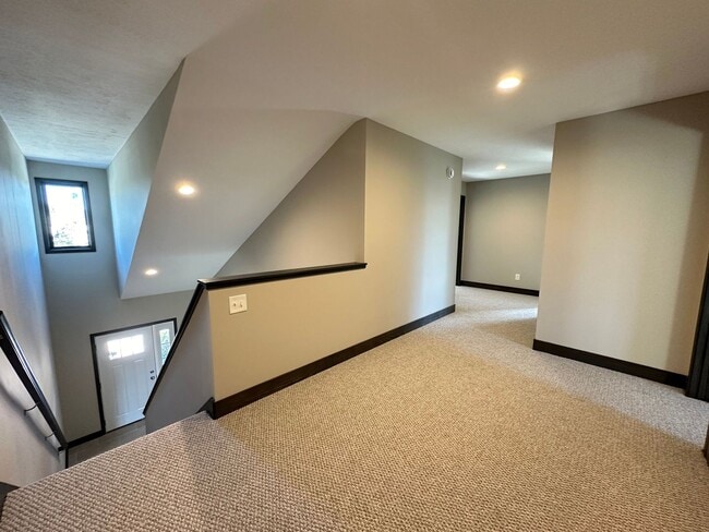 Building Photo - Newer Build - Four Bedroom Duplex in Caledonia!